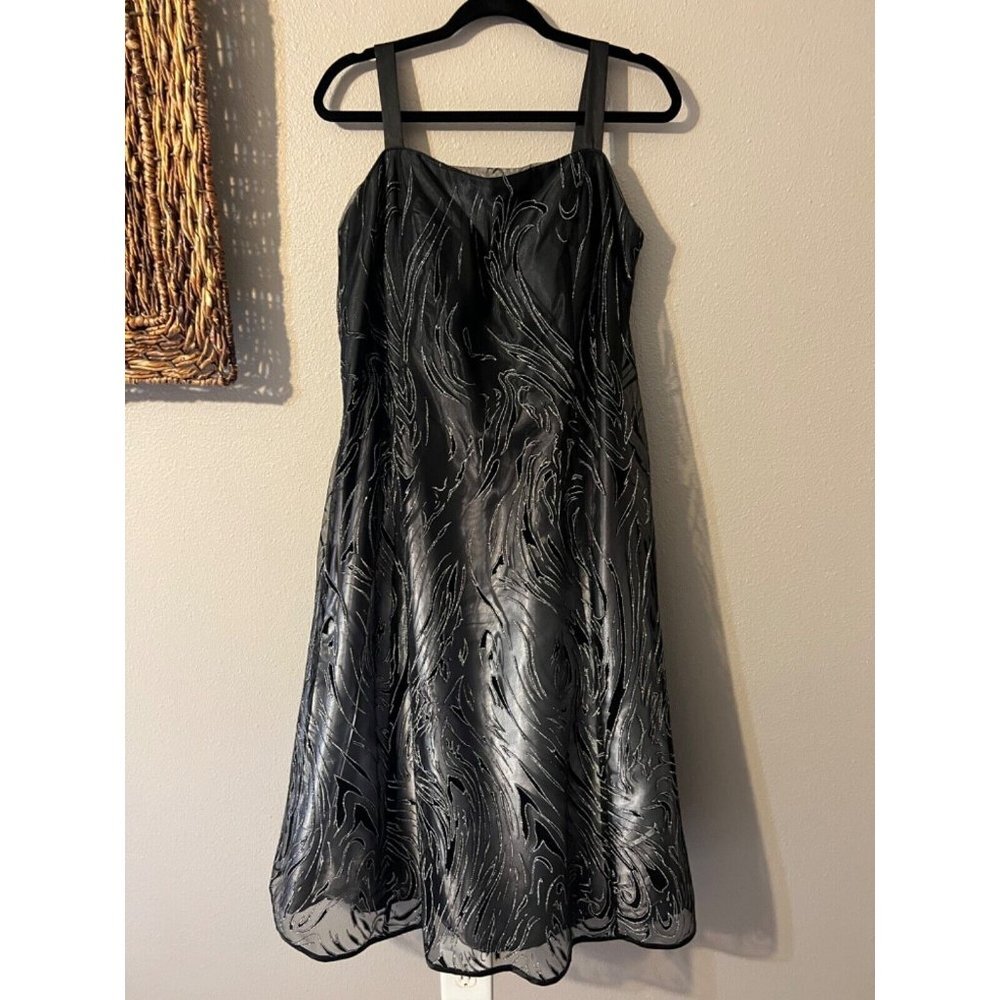 Black Midi Dress with Textured Swirl Pattern - Picture 8 of 9